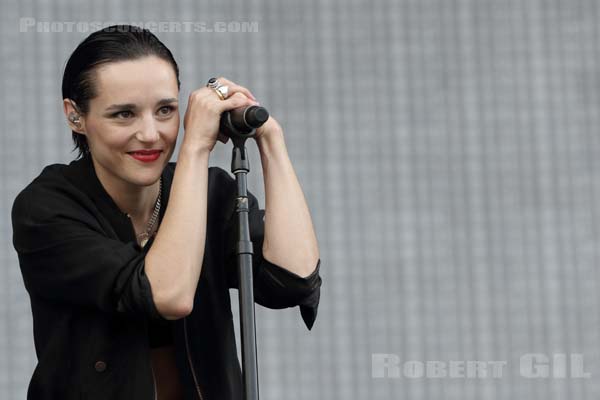 SAVAGES - 2017-07-02 - ARRAS - La Citadelle - Main Stage - Camille Berthomier